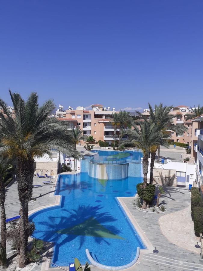 Iris Village Grand Apartment Paphos ภายนอก รูปภาพ