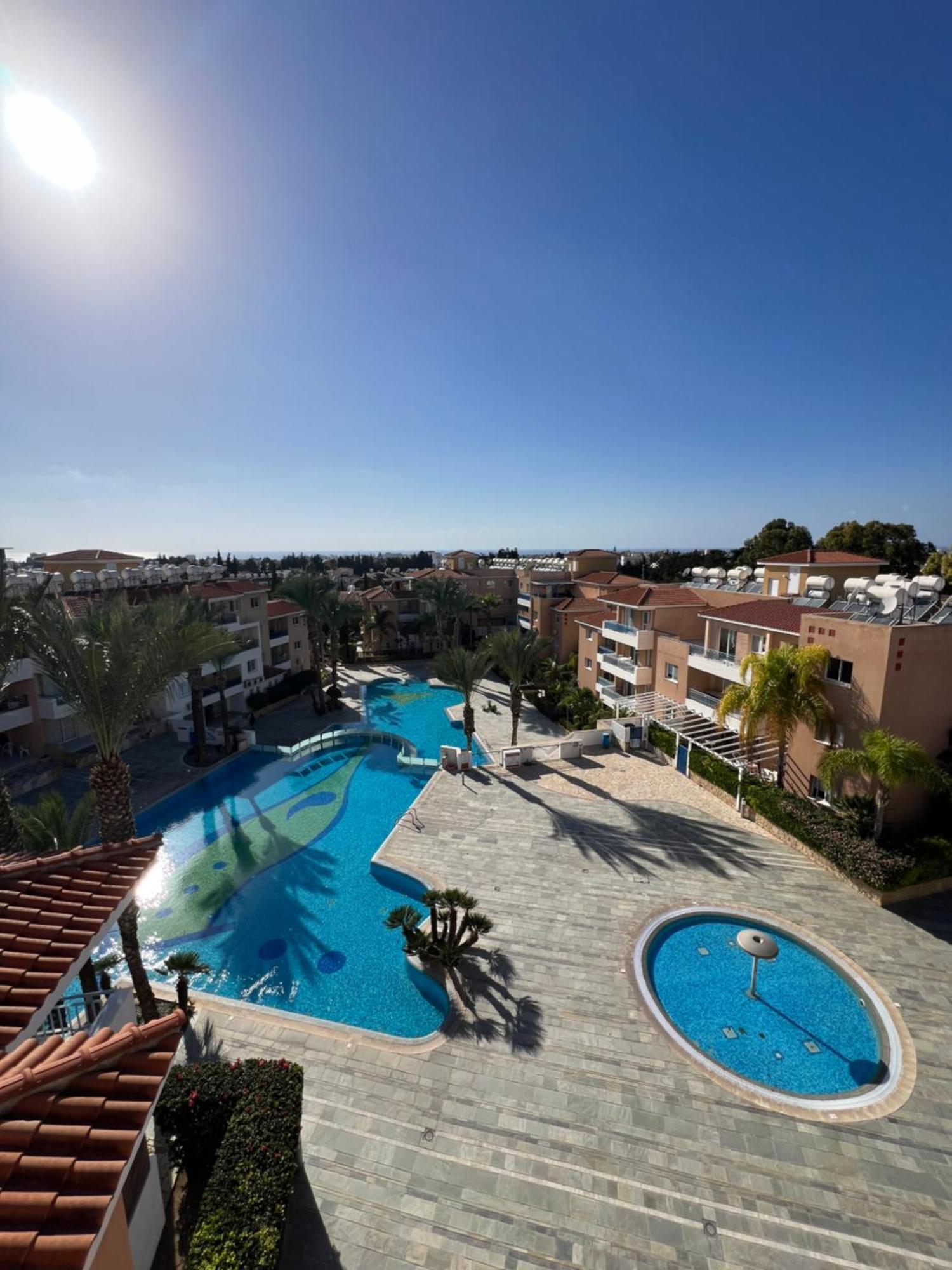 Iris Village Grand Apartment Paphos ภายนอก รูปภาพ