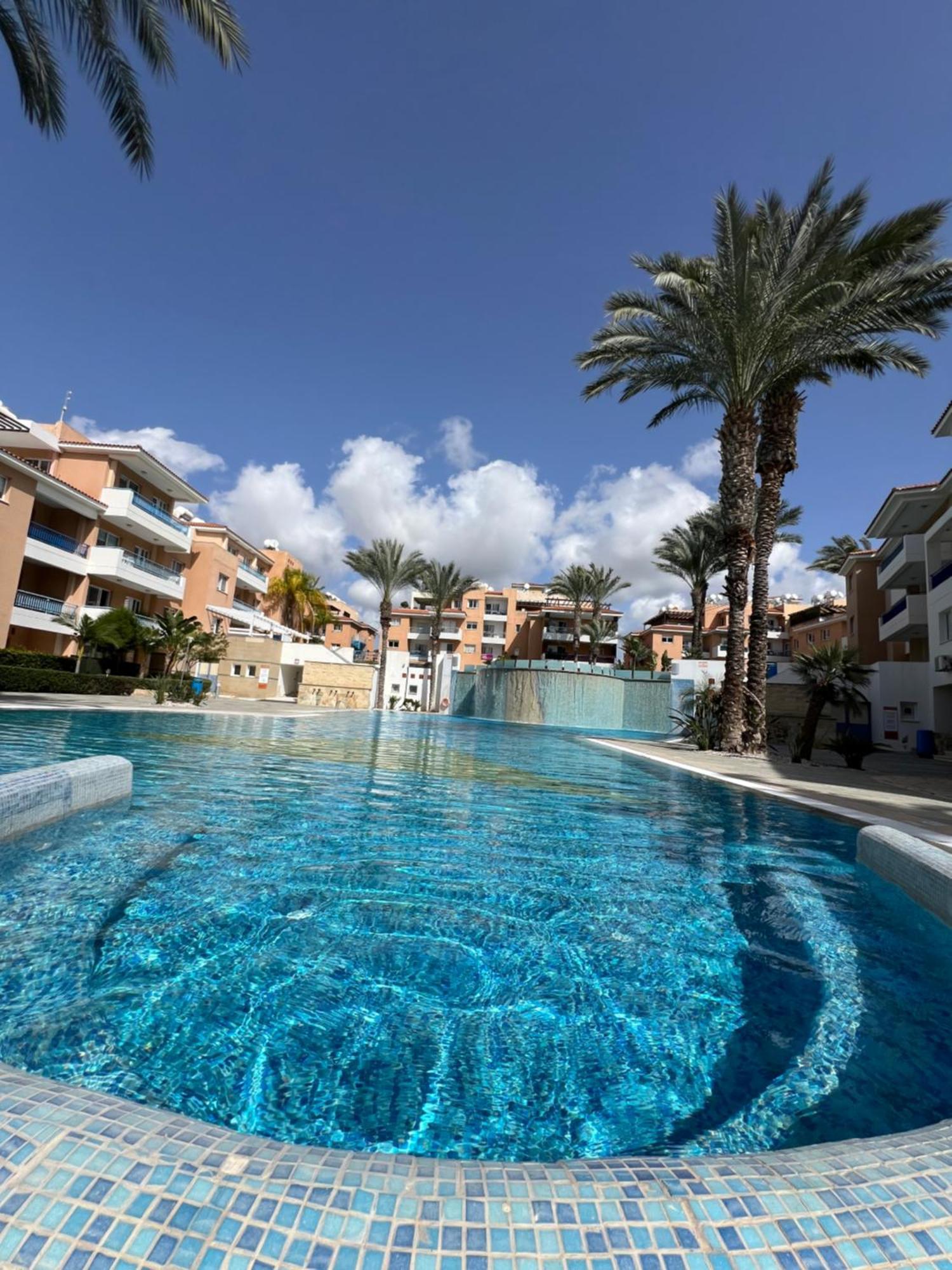 Iris Village Grand Apartment Paphos ภายนอก รูปภาพ