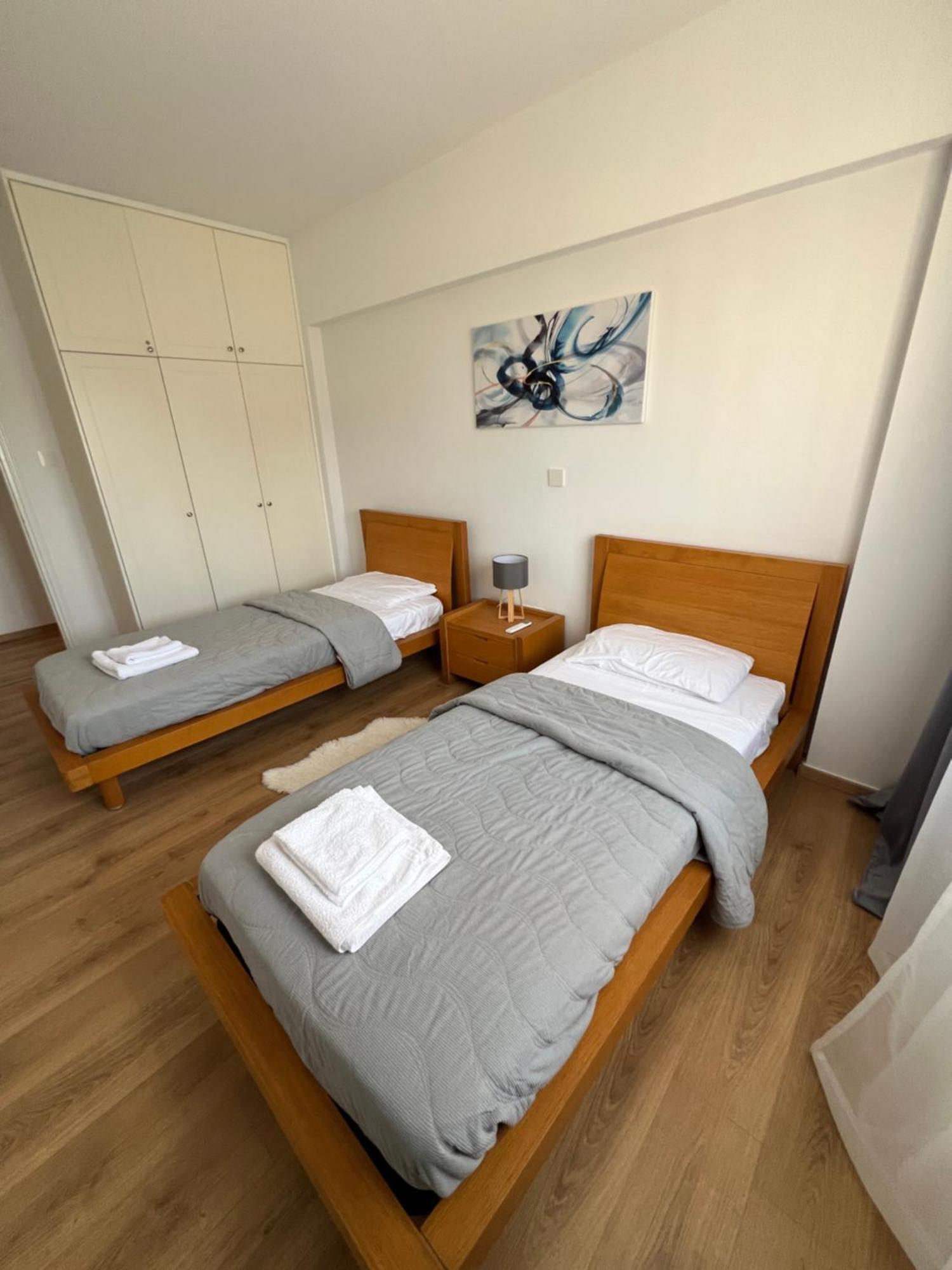 Iris Village Grand Apartment Paphos ภายนอก รูปภาพ