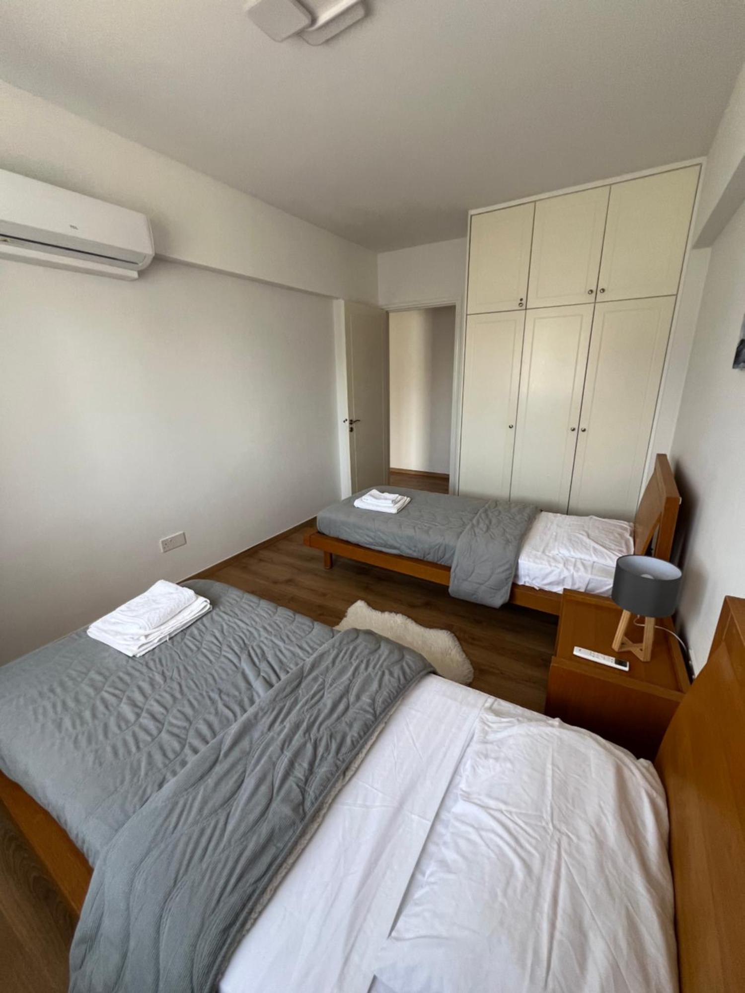 Iris Village Grand Apartment Paphos ภายนอก รูปภาพ