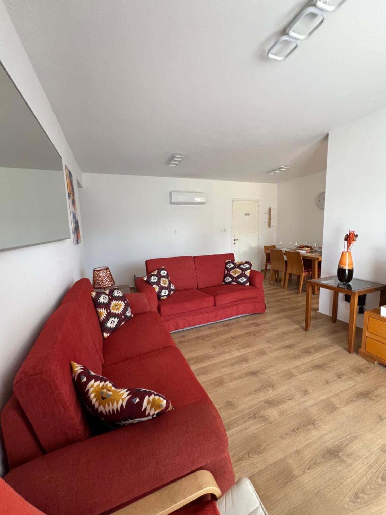 Iris Village Grand Apartment Paphos ภายนอก รูปภาพ