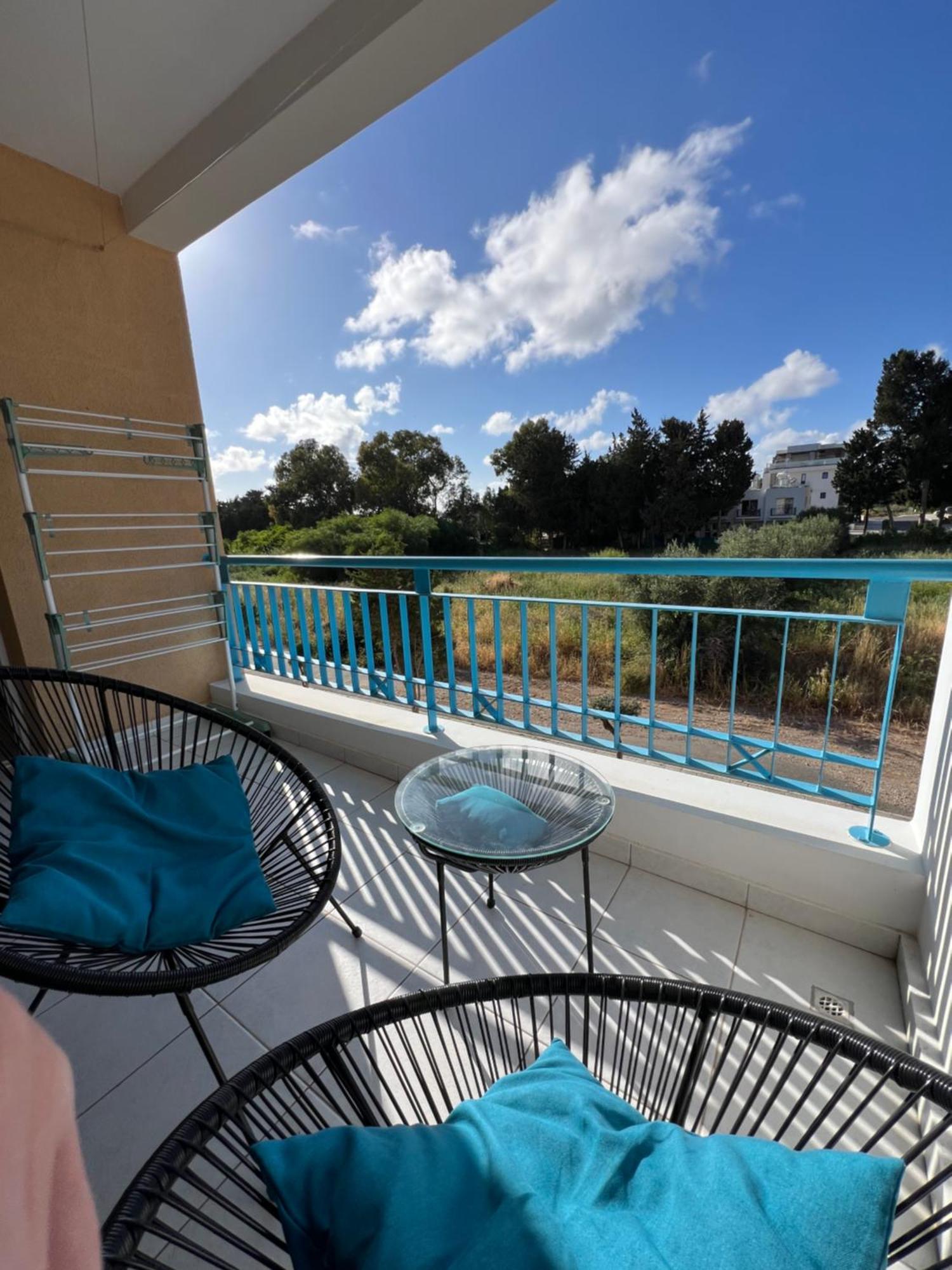 Iris Village Grand Apartment Paphos ภายนอก รูปภาพ