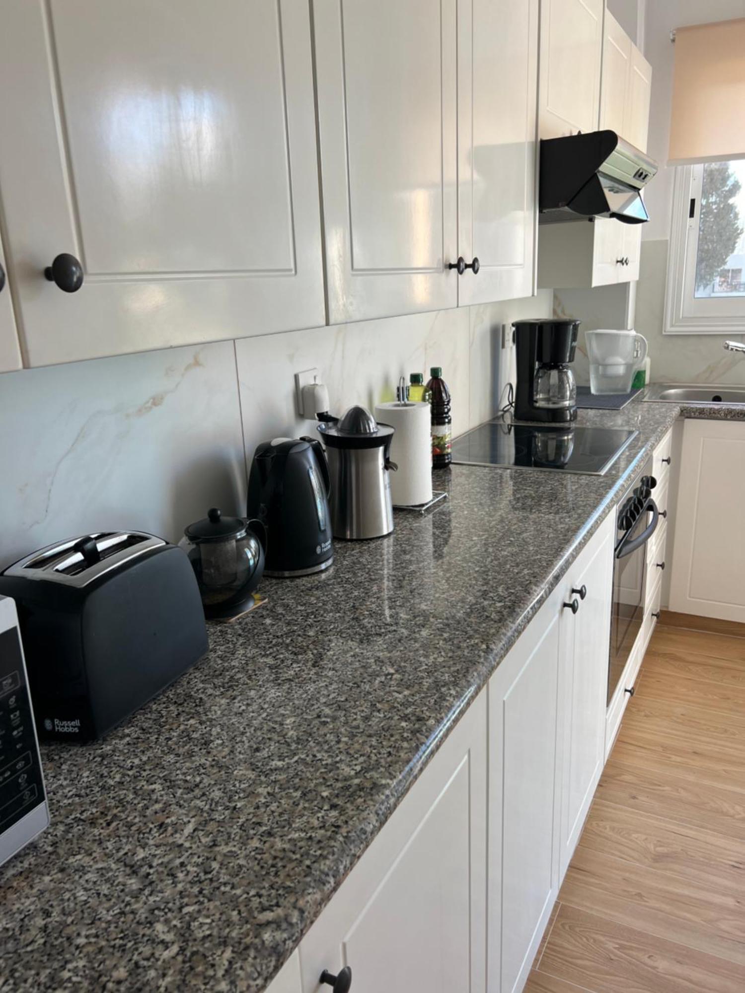 Iris Village Grand Apartment Paphos ภายนอก รูปภาพ