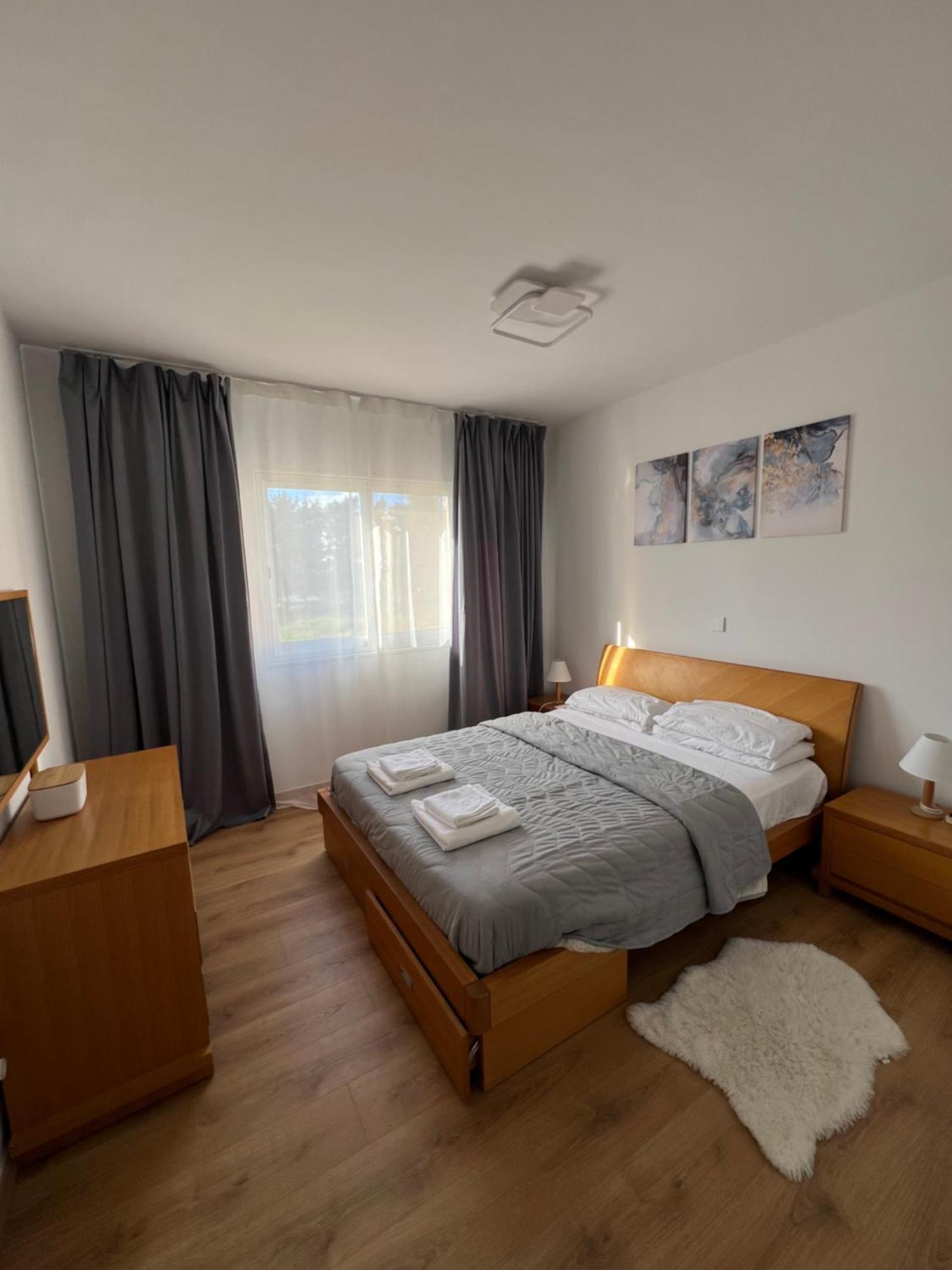 Iris Village Grand Apartment Paphos ภายนอก รูปภาพ