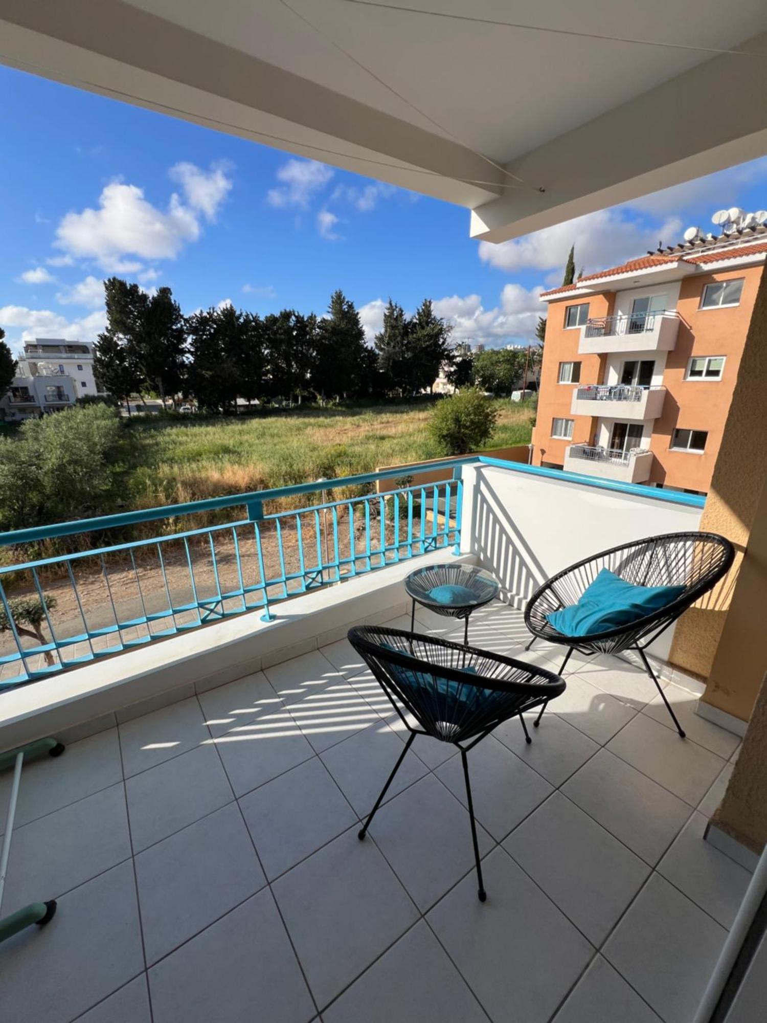 Iris Village Grand Apartment Paphos ภายนอก รูปภาพ